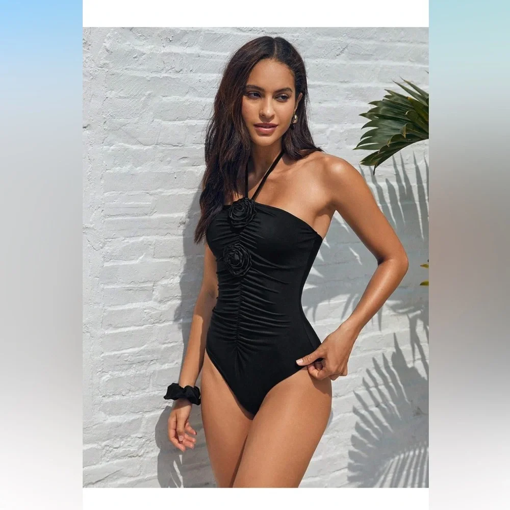 🚘Black Halter Neck One-Piece Swimsuit with Rosette and rushing - Picture 4 of 8